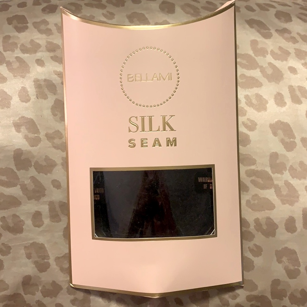 *SOLD* BELLAMI Silk Seam 24 Inch, 260 Gram Clip-In Extension Set - NIB